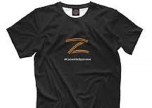 Жительница Нефтеюганского района делает футболки в поддержку спецоперации