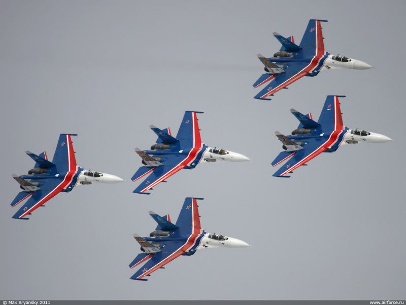 «Русские Витязи» покажут шоу в югорском небе  