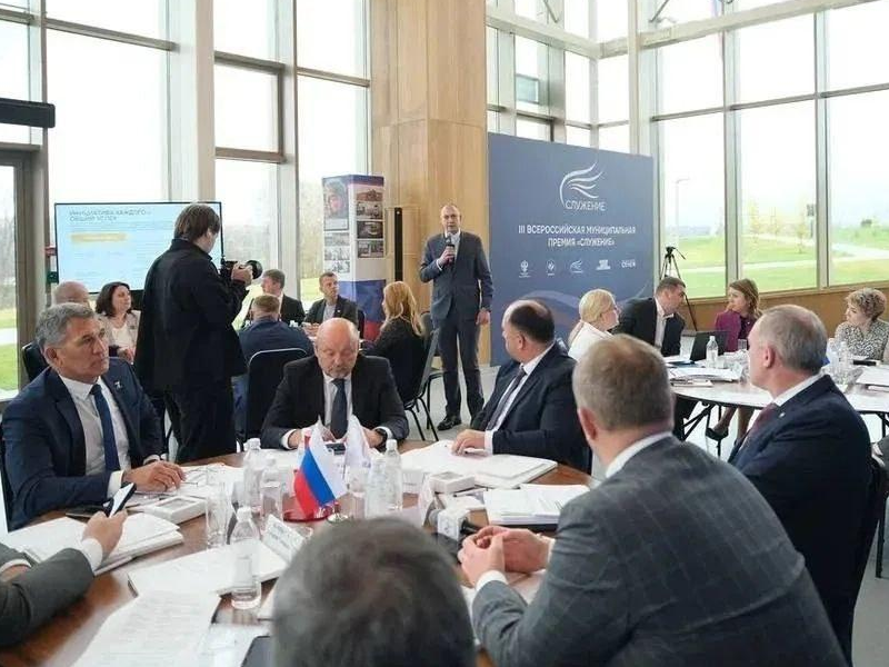 Глава Мегиона Алексей Петриченко принял участие в заседании расширенного наблюдательного Совета премии «Служение»
