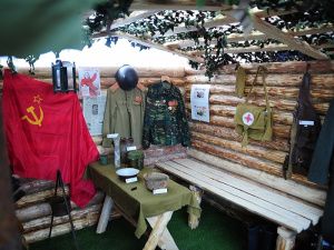 С историей солдатского быта знакомит экспозиция "Землянка"