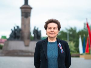 Поздравление губернатора Югры Натальи Комаровой с Днем России