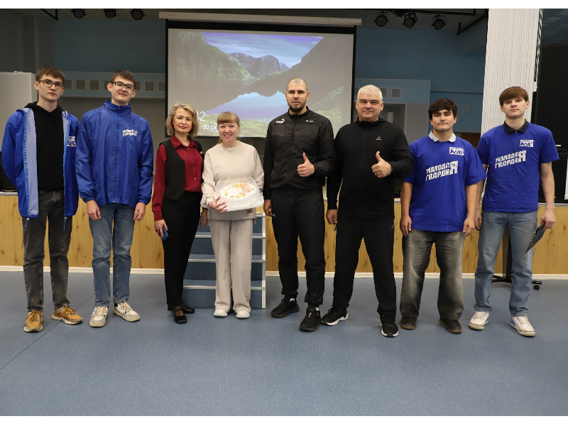 «Молодая Гвардия» поздравила преподавателей физкультуры с профессиональным праздником