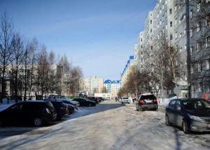 Машины во дворах: чья проблема?