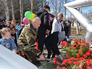 В Высоком состоялся торжественный церемониал возложения цветов к монументу «Звезда»