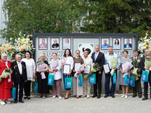 В Мегионе открыли обновленную Доску почёта