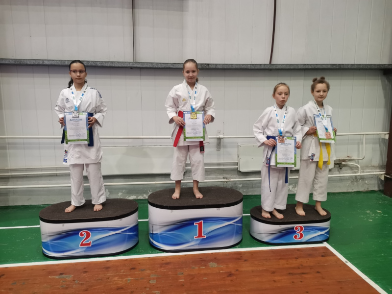 Юная мегионка победила в первенстве автономного округа по каратэ