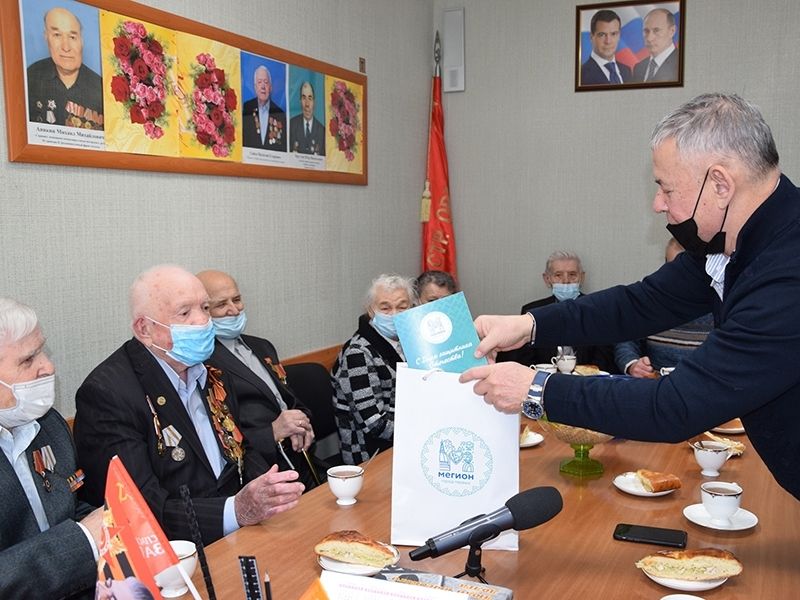 Поздравления и подарки защитникам Отечества