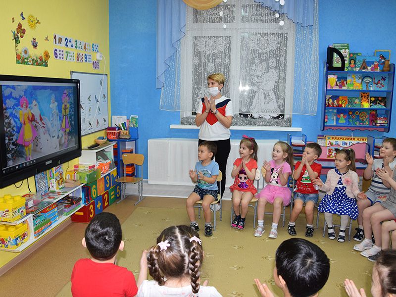 Старт новогодним праздникам в Мегионе дали воспитанники детсадов