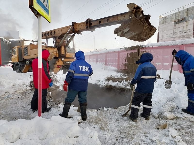 Водоснабжение восстановлено. Работы на поврежденном участке продолжаются.