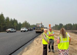 На участке трассы Сургут – Лянтор проверили качество нового дорожного покрытия