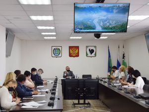 Благоустройство, противодействие коронавирусу, подготовку к зиме обсудили  в администрации города