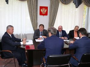 Глава Мегиона Олег Дейнека вместе с представителями организаций энергетического комплекса региона посетил новые городские объекты