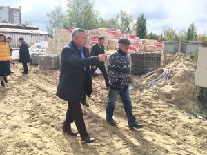 О строительстве, ремонте и благоустройстве города: глава Мегиона провел очередной рейд по общественно значимым объектам