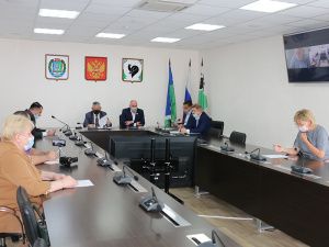 На заседании постоянной депутатской комиссии обсудили вопросы благоустройства и  городского хозяйства