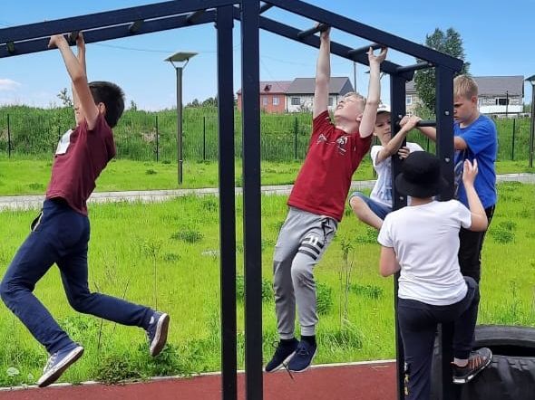 Почему закрыт вход для взрослых на территорию нового  спорткомплекса?