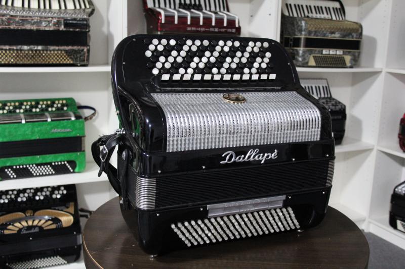 Мегионец лишился денежных средств, желая продать баян 