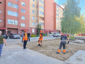 В 7‑м микрорайоне идут работы по расширению парковки возле домов Чехова, 1/1, Заречная, 1 и Заречная, 1/3.