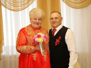 Встретить золотую свадьбу рука об руку