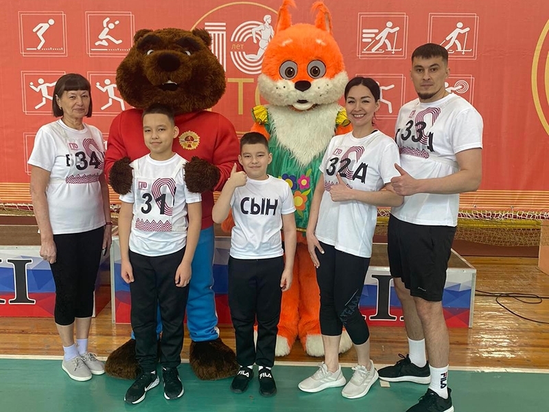 Мегионская семья Раяновых успешно выступила на региональном этапе фестиваля ГТО