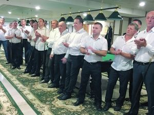 Ко Дню нефтяника. «Держать кий по ветру!»