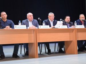 «Меняем жизнь к лучшему вместе…» В субботу Олег Дейнека обсудил с горожанами вопросы развития Мегиона