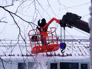 В Мегионе проведены проверки по очистке кровель от снега
