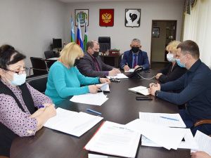 В администрации Мегиона вновь работала телефонная «прямая линия»