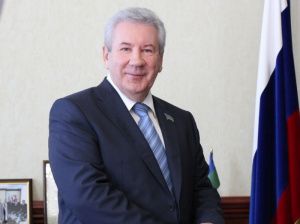 Уважаемые жители Югры! От имени депутатов Думы автономного округа и от себя лично рад поздравить вас с Днём России!