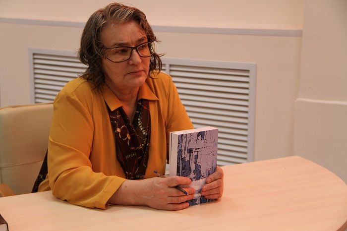 Елена Гостева: «На качелях времени»