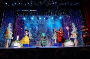 Во Дворце искусств стартовали новогодние представления "Приключения новогодней Ёлки"