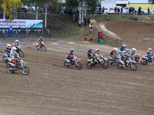 И снова старты! В Мегионе соревнуются сильнейшие мотогонщики Уральского Федерального округа