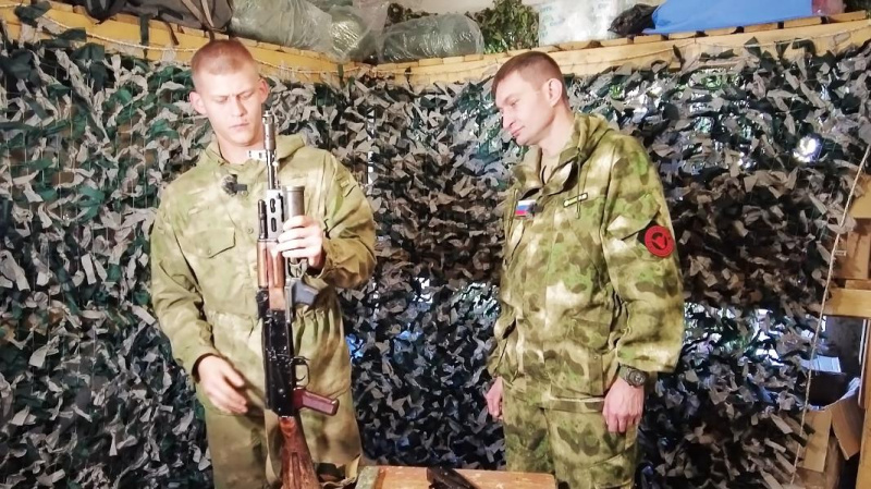 Югорчане поздравят военнослужащих с Днем Героев Отечества