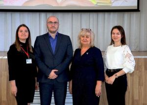 За партами – учителя