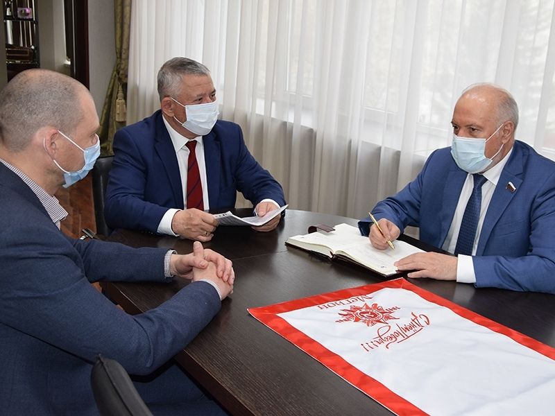 Состоялась рабочая встреча Олега Дейнека с депутатом Госдумы Вадимом Шуваловым