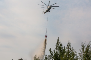 В Югре тушат лесные пожары вертолёты с водосливными устройствами