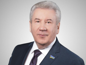 Председатель Думы Югры Борис Хохряков поздравляет югорчанок с праздником