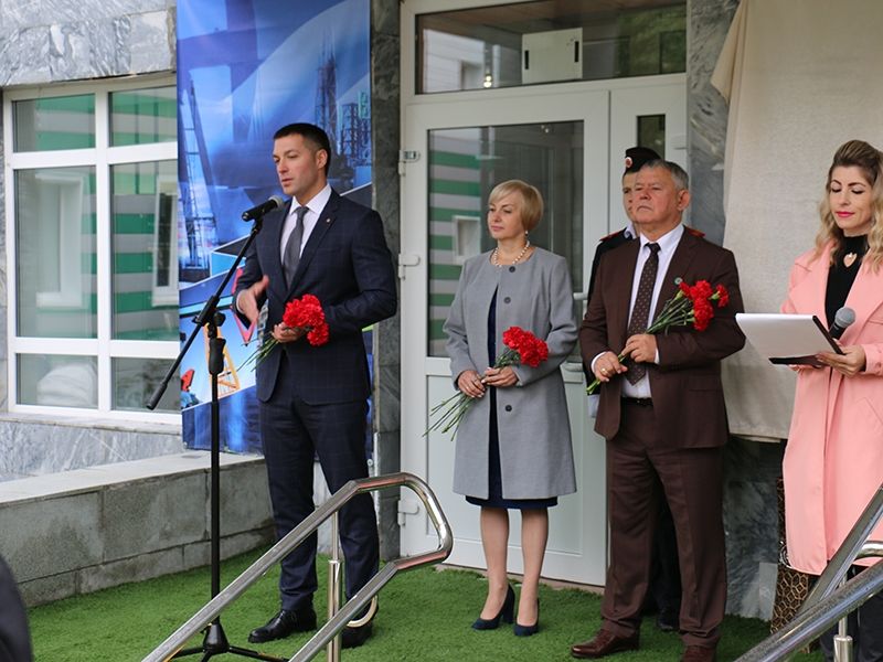 Мегионской школе №3 присвоено  имя Ивана Рынкового