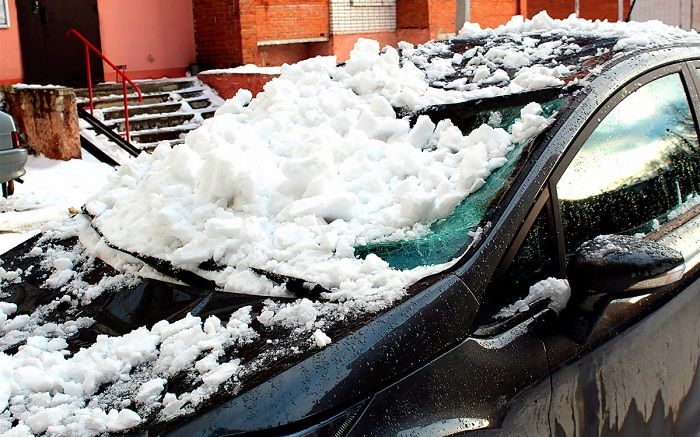 Снежная пора и машины во дворах