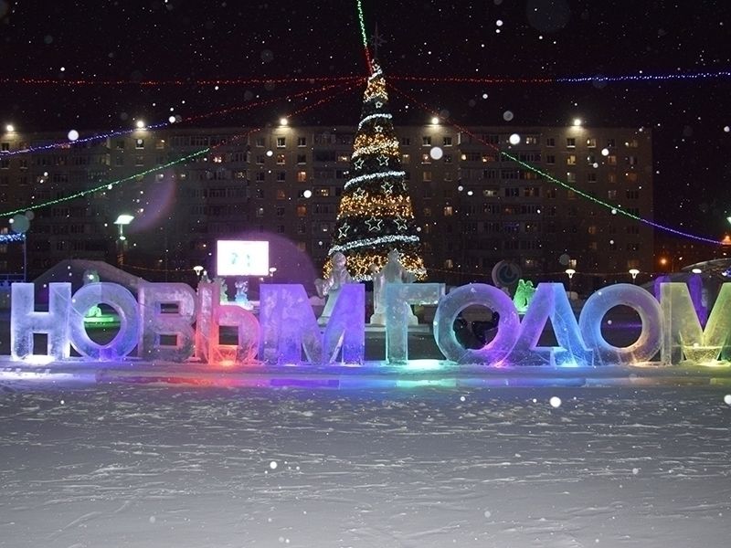 Новый год к нам мчится