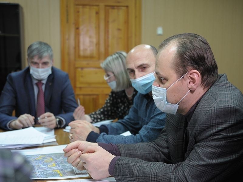 Высокий. Пути развития определяет общественность