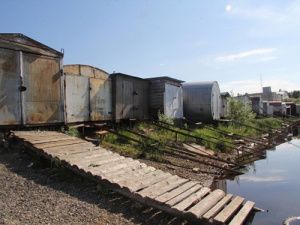 Лодочные гаражи на участке берега Меги необходимо убрать