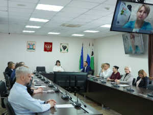 Состоялось совместное заседание постоянных депутатский комиссий, возглавила его работу председатель Думы города, член фракции «Единая Россия» Виктория Заднепровская.