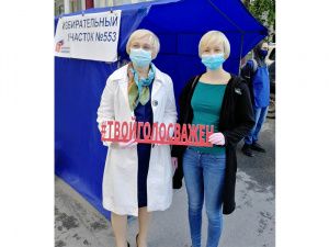 Председатель Думы Мегиона, секретарь местного отделения партии "Единая Россия" Елена Коротченко накануне приняла участие в общероссийском голосовании по одобрению поправок в Конституцию РФ. 