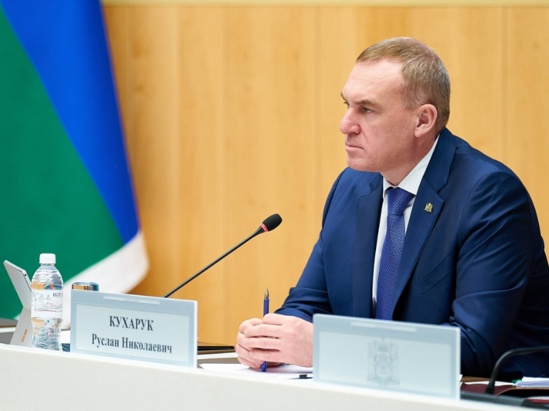 Руслан Кухарук взял на особый контроль безопасность образовательных организаций Югры