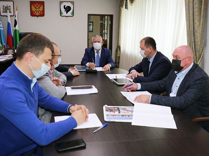Олег Дейнека обсудил с руководителем «ЮТЭК-РС» вопросы развития энергохозяйства в муниципалитете