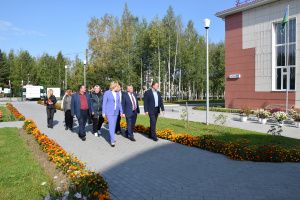 Депутаты фракции «Единая Россия» вместе с главой Мегиона провели мониторинг школ и детских садов в преддверии Дня знаний