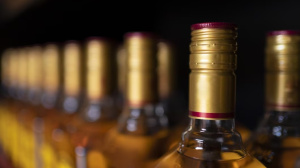Югорчан просят быть внимательными из-за ситуации с отравлениями алкоголем