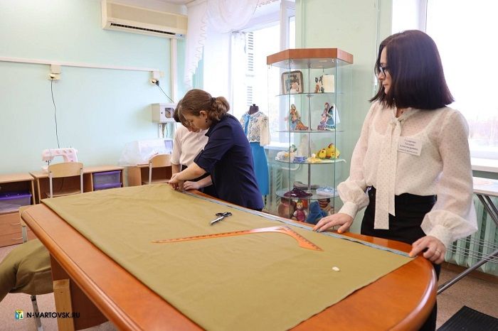 Женщины из Нижневартовска сшили теплые шапки и снуды для мобилизованных