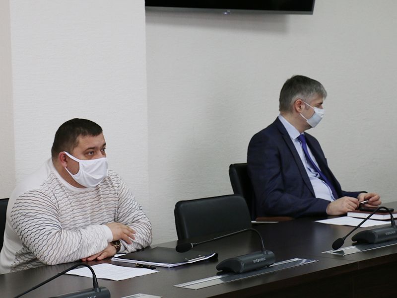 Контроль в целях безопасности: в Мегионе обсудили вопросы профилактики COVID-19