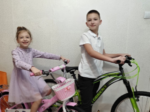  Мирон и Виктория Губаревы из Макеевки получили подарки от главы города Алексея Петриченко